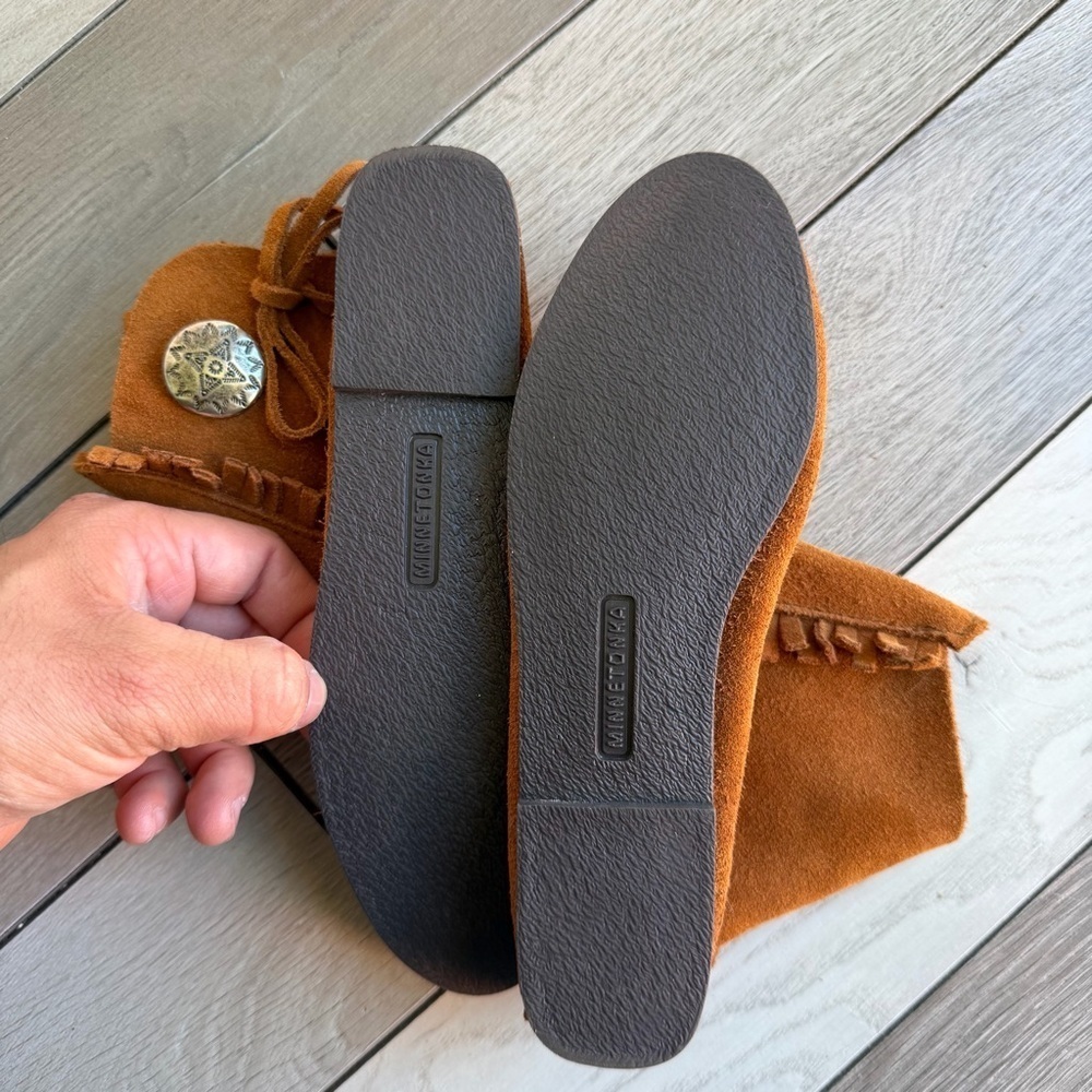 MINNETONKA Women's Two Button Hardsole Boot - Picture 4 of 7